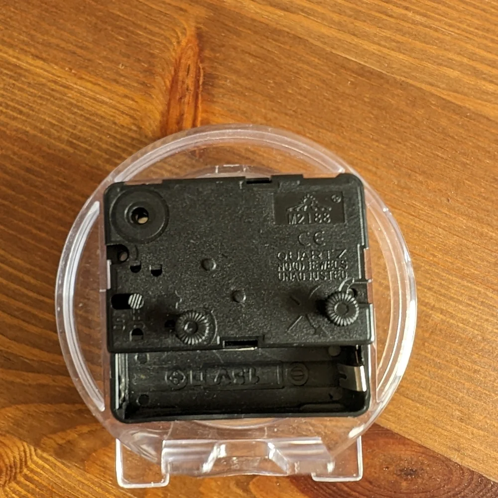 Hello Kitty Clock ⏰ - Picture 3 of 6